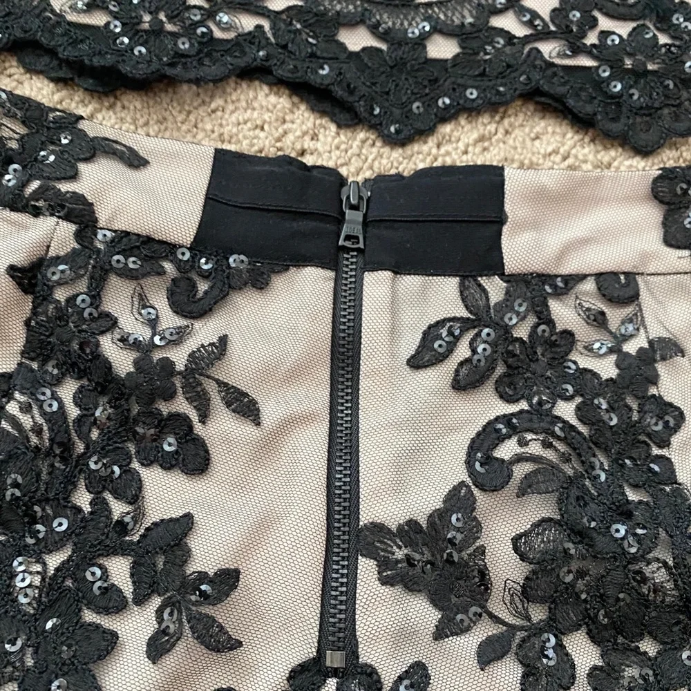 Alice + Olivia Black Lace Overlay Cream Crop Top and Shorts Set - Picture 7 of 11